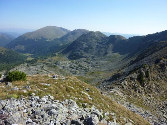 Blockwildnis der Hinteralm, darüber links der Kilnprein
