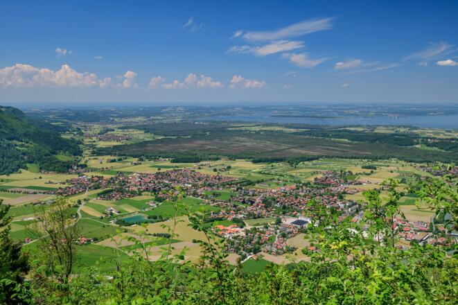 Vor allem ins Alpenvorland und zum Chiemsee hat man einen guten Blick.