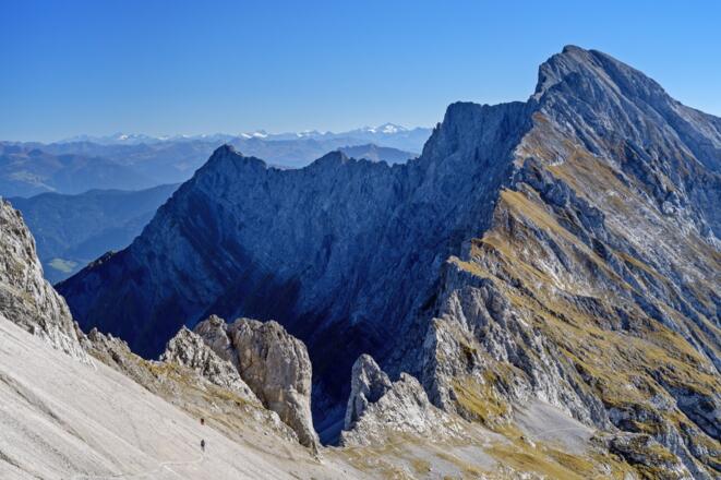 Der Blick aus dem Schuttkar zwischen Lamsscharte und Hochnissl