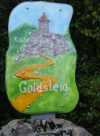 "liebevolle" Goldsteigmarkierung für den Kaitersberg