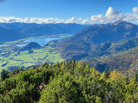 Seitenblick zu Wolfgangsee und Schafberg