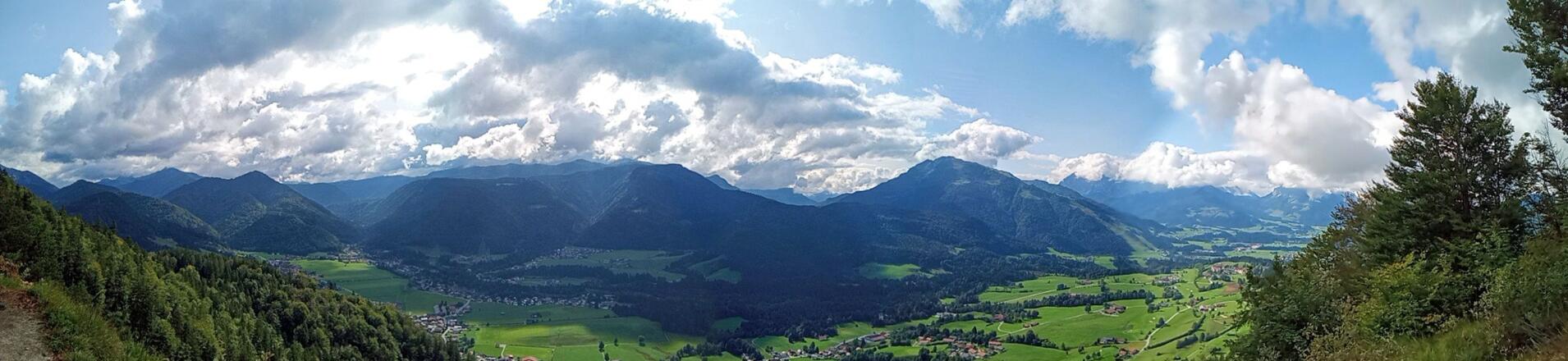 Gipfelpanorama am Wetterkreuz.