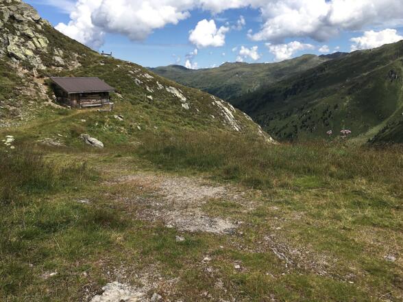 Das Dach der Tour mit der kleinen Hütte am Grafenns-Hochleger ist erreicht.