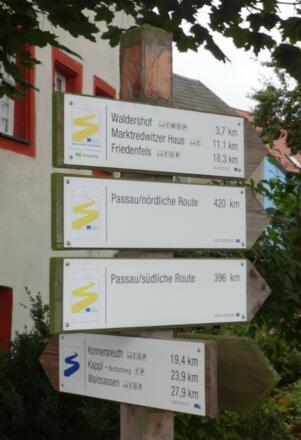 Goldsteigmarkierung in Marktredwitz