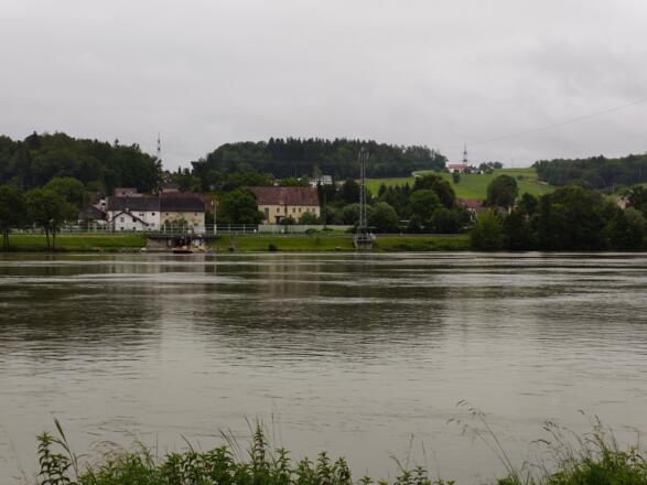 Sandbach am rechten Donauufer