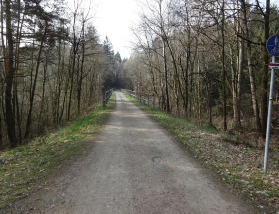Überquerung alte Bahntrasse