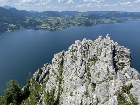 Schroff bricht der Kleine Schönberg zum Traunsee hin ab