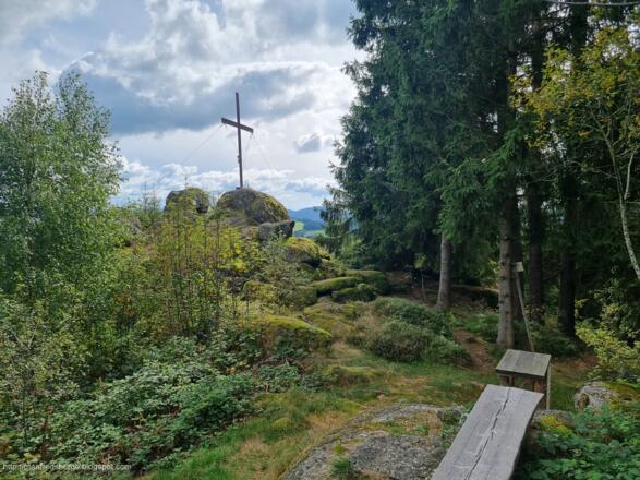 5 Minuten weiter gibt es das Gipfelkreuz
