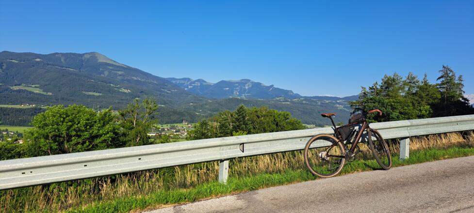 Blick nach Osten zum Schlenken und Trattberg...