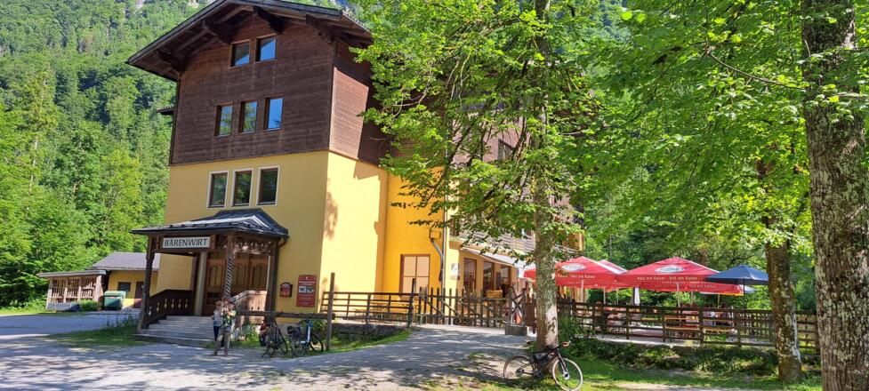 Der Gasthof Bärenhütte am Ende des Tales lädt zum Einkehren ein...