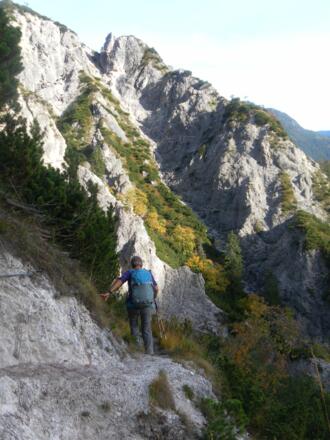 Abstieg in den Weißbachgraben