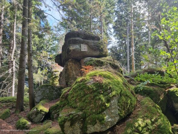 Am Weg dorthin gibt es auch eine Opferschale