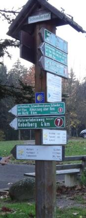 Goldsteigmarkierung beim Schiederhof