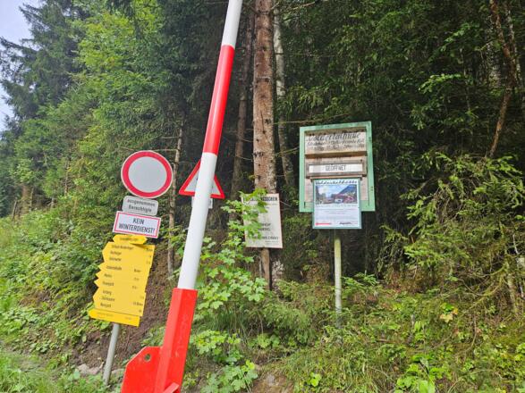 Schilderwald beim Parkplatz Vorderwildbad
