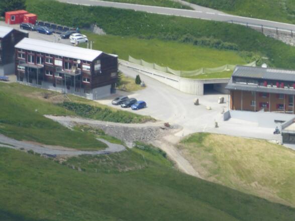 Blick vom Warther Horn auf das Hotel Adler