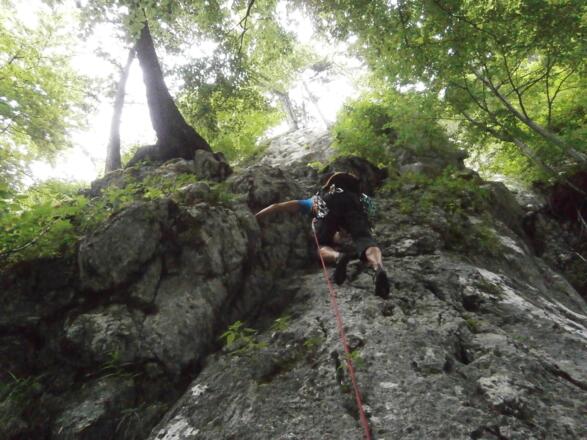 Erste SL - oft etwas feuchter Fels