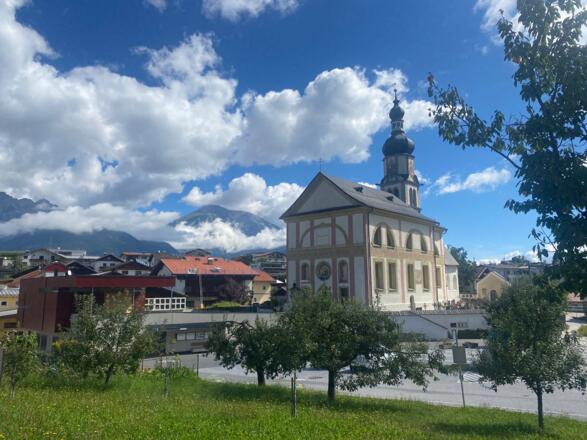 Ranggen mit seiner schönen Kirche ist noch immer ein bodenständiges und authentisches Dorf.