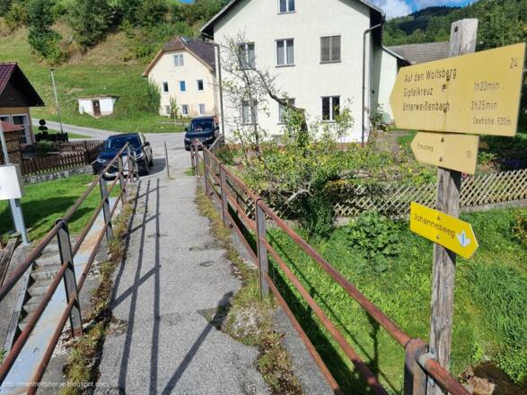 Wieder runter in den Ort und nun zum Wolfsberg