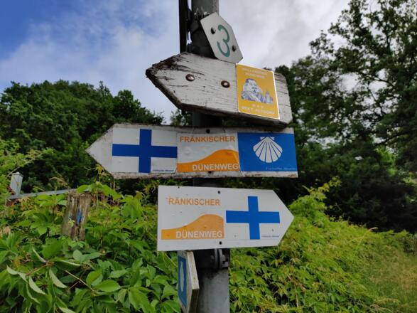 Viele Wege - Fränkischer Dünenweg, Wallensteinweg, Jakobsweg