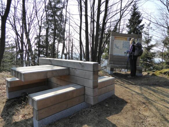 Goldsteigbank auf dem Klammerfels