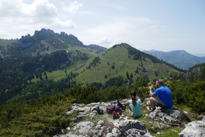 Die Kampenwand erscheint zum Greifen nah.