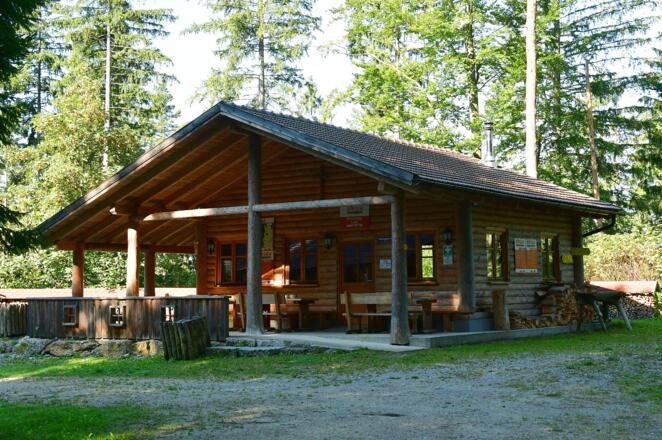 Blockhütte des Bogensportvereins am Reisingerberg