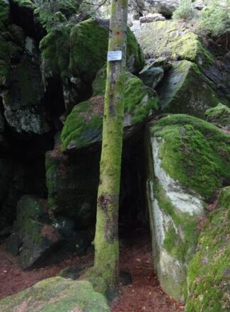 Höhle beim Aufstieg