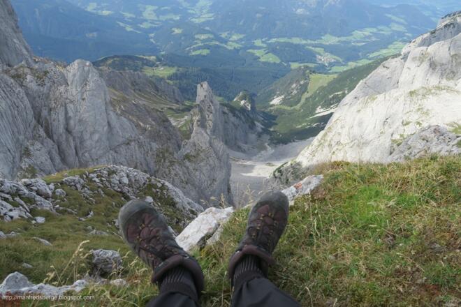 Ich lasse meine Füße ins Stuhlloch baumeln und genieße die Ruhe