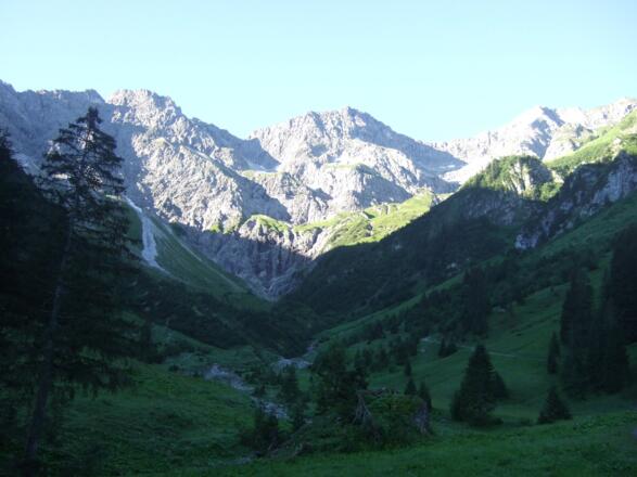 Zitteklapfenmassiv in der Morgensonne