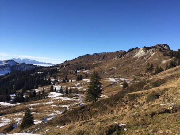 Rechts der Matona Gipfel links im Hintergrund der Säntis