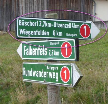 In Roth nach rechts den Berg hinauf