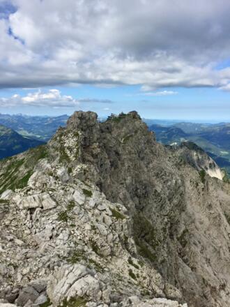 Blick zur Nebelhorn Gipfelstation