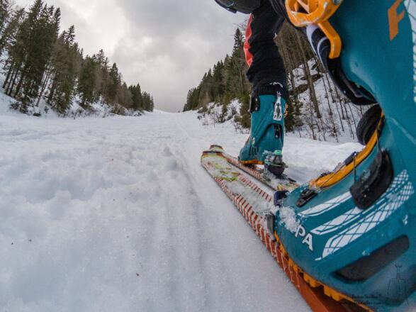 Steil auf der ehemaligen Piste aufwärts.