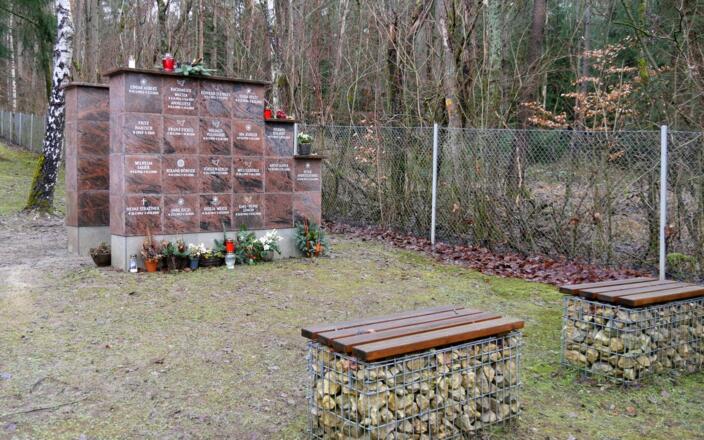 Waldfriedhof Altdorf Urnenwand