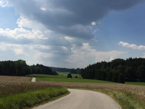 Ruhige Straße nach Lindach