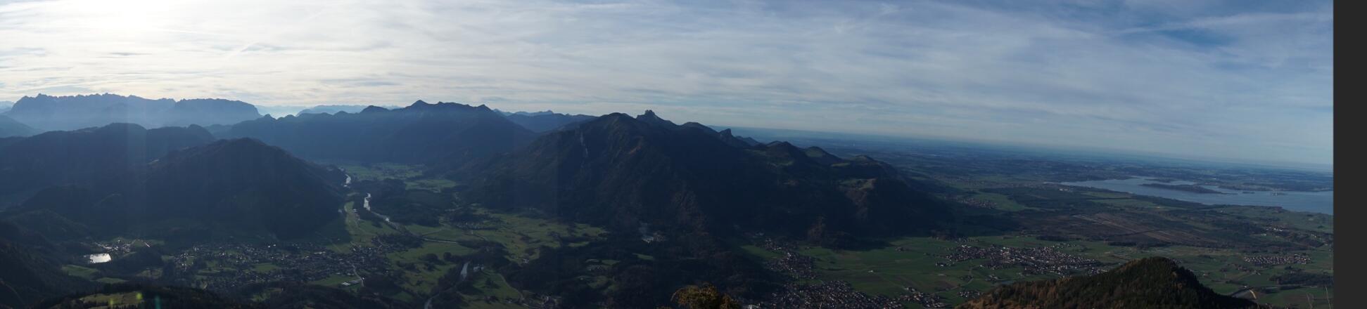 Ausblick vom Hochlerch, vom Chiemsee über die Kampenwand bis ins Kaisergebirge
