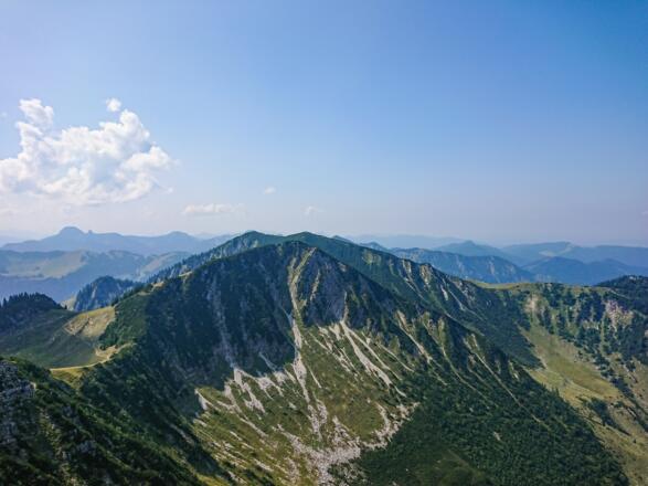 Blick vom Aiplspitz zum Jägerkamp (Hintergrund Mitte)
