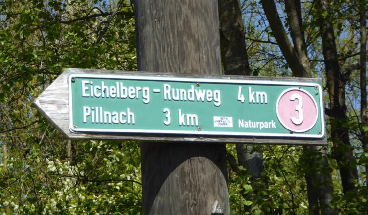 Wegmarkierung ROT 3