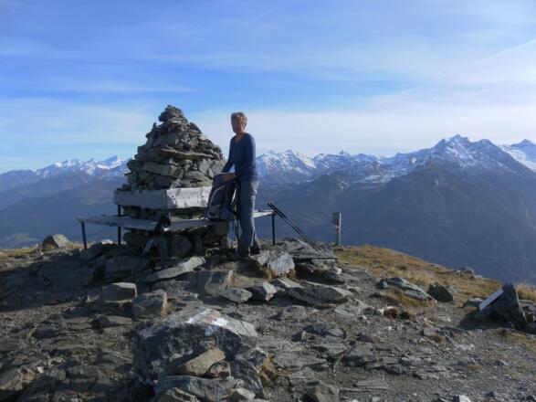 Gipfelsteinmann vor Venedigergruppe