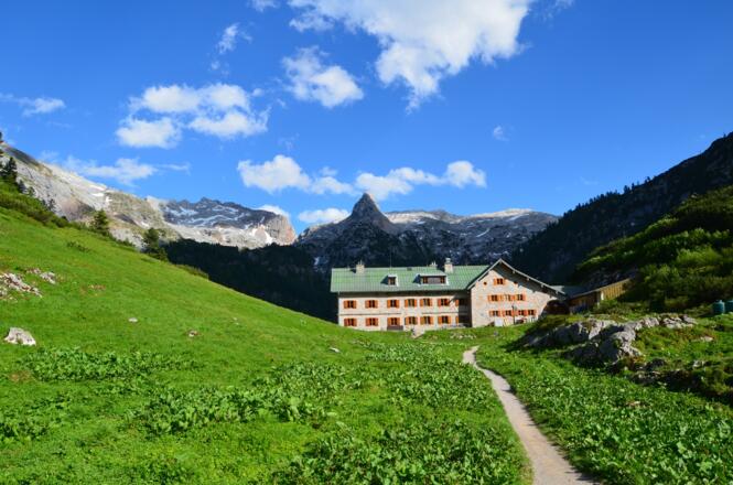 Kärlingerhaus vom Zustieg vom Königssee gesehen