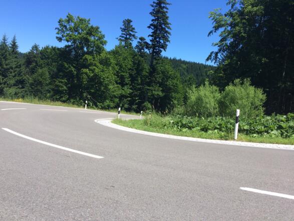 Kehren am Ende vom Kreuztal danach geht´s bergab