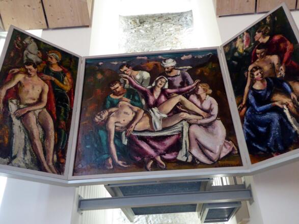 Der Passionsaltar in der Pfarrkirche Maishofen, in dem Anton Faistauer seine Frau Ida als trauernde Maria abgebildet hat