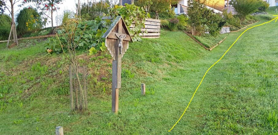 Kreuz am Gehweg nach Höllersberg