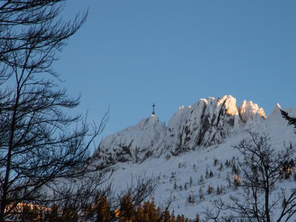 Ostgipfel der Kampenwand mit dem großen Kreuz
