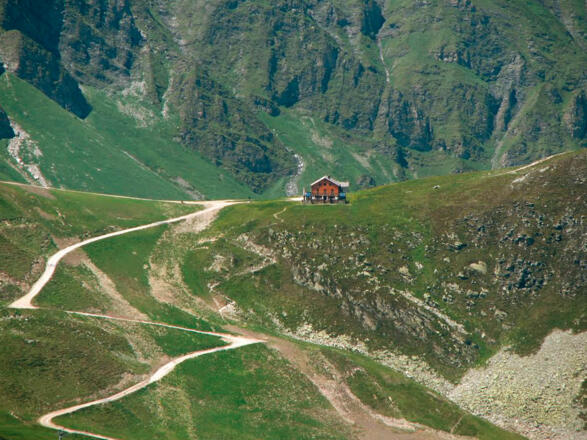 Blick auf das Tuxer-Joch-Haus