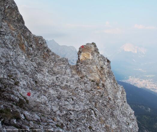 Am Aufstieg zum Wörner mit Blick auf Mittenwald