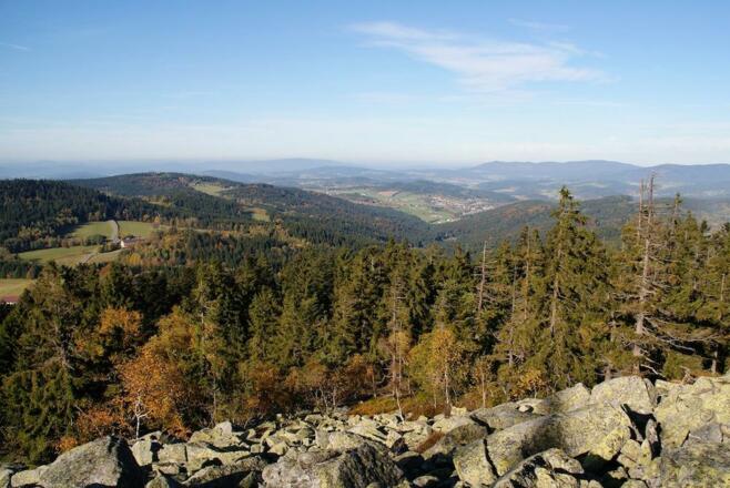 Aussicht nach Norden vom Blockfeld unter dem Gipfel