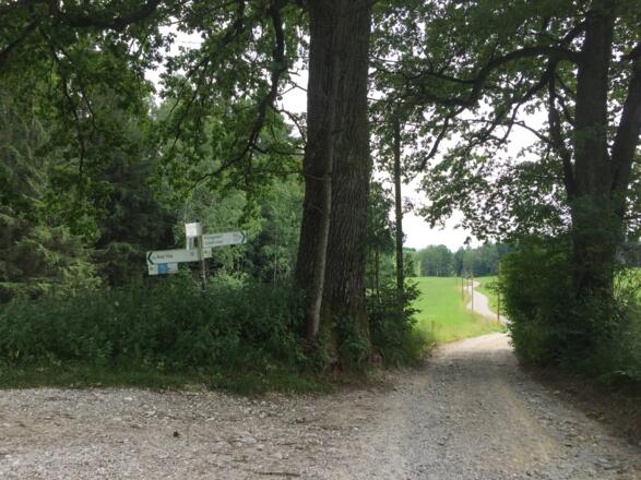 Links Richtung Bad Tölz