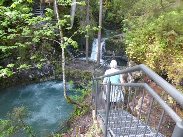 Abstieg zur Naturbrücke