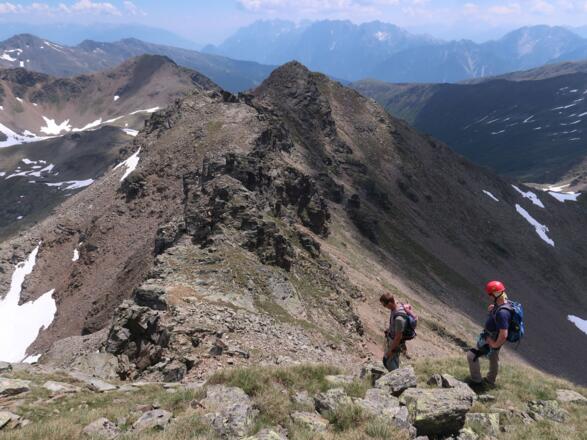 Der Gratverlauf zwischen den Zarspitzen (Blick nach Osten).